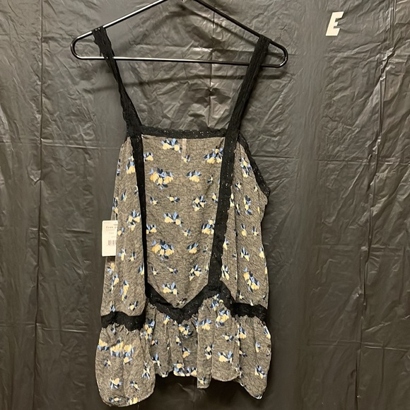 Top - Picture 2 of 3